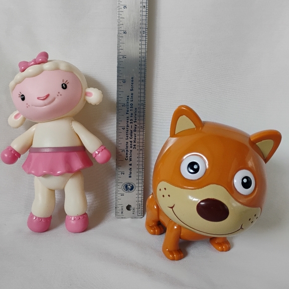 Melissa and Doug Kids Doctor Veterinarian Play Set Doc McStuffins 7" Lambie Doll - Picture 5 of 16